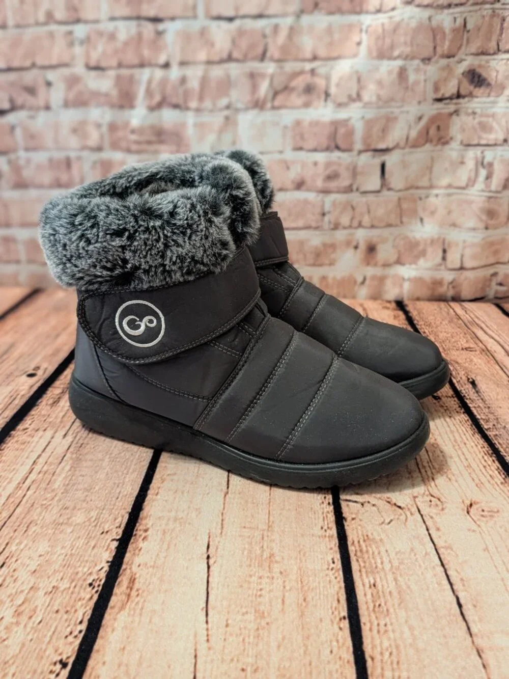 Gray Faux-Fur Winter Ankle Boot Size 40